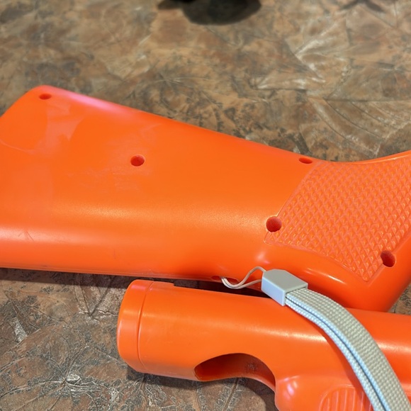 AcTivision Cabela’s orange Wii double barrel shotgun accessories - Picture 7 of 9